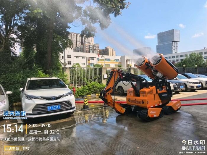 天龙坦途Y6G全地形破拆灭火排烟机器人.jpg